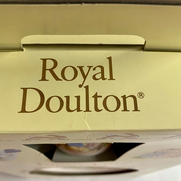 Vintage Royal Doulton Bunnykins 3 piece set of Bone China box. - Picture 4 of 8